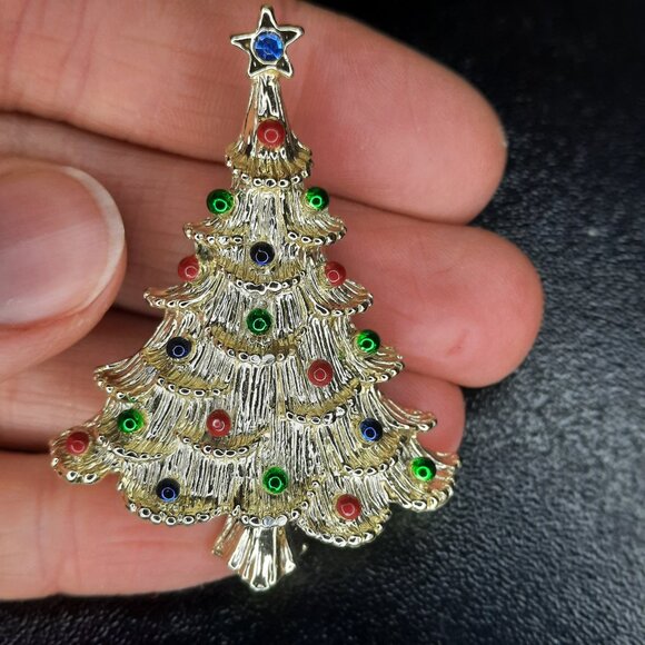 Gerrys Signed Vintage Pin Brooch Christmas tree Brooch Gold tone Rhinestones 60s - Picture 1 of 3